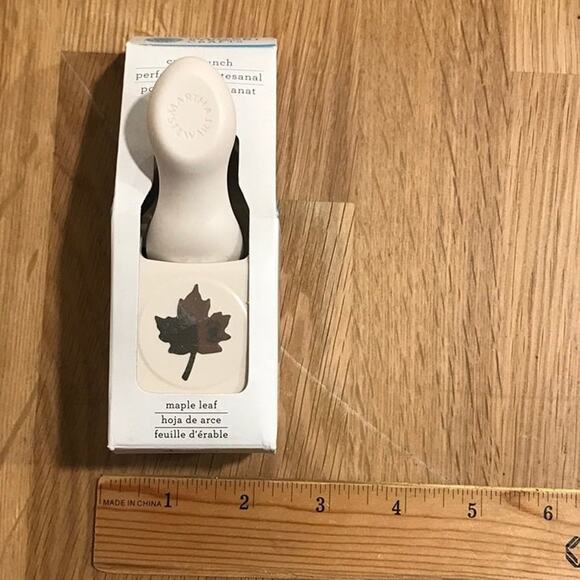 Martha Stewart MAPLE LEAF Punch - NEW - Picture 1 of 3
